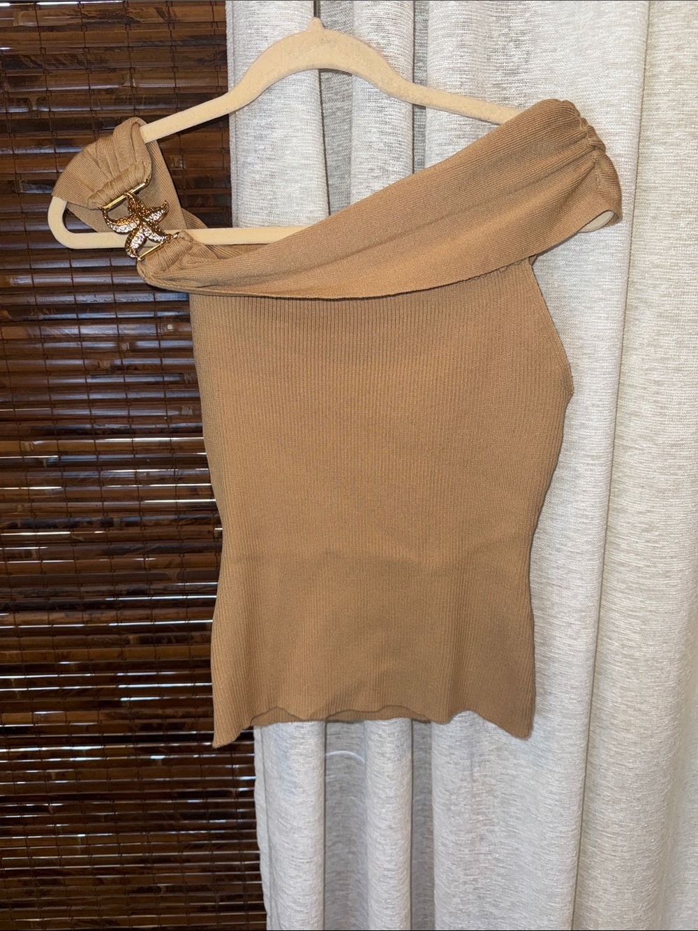 Off-the-Shoulder Camel Knit Sweater with Decorative Buckle